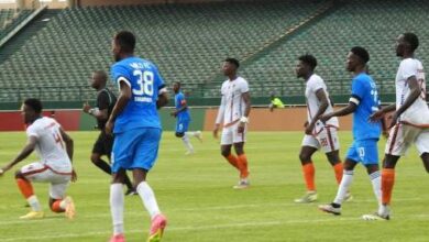 Tour préliminaire de la LDC-CAF : Le FC Nouadhibou prend une option pour la qualification ! En match comptant pour le premier tour préliminaire de la LDC-CAF, le FC Nouadhibou a neutralisé le Milo FC de Kankan (Guinée) sur le score nul et vierge, hier vendredi 16 Août 2024, au stade du 26 mars de Bamako. Faute de stade homologué en Guinée, la rencontre a été délocalisée à Bamako. Le match retour se jouera à Nouakchott (stade Cheikha Ould Boïdiya), le dimanche 25 Août à 17 heures. Le vainqueur de cette double confrontation sera opposé au gagnant de l’autre double confrontation (match 43, 44) entre le Stade d’Abidjan (Côte d’Ivoire) et le Tenguedj FC de Rufisque (Sénégal). Les rencontres de ce second tour auront lieu entre le 13-15 septembre 2024 pour l’aller et le 20-22 septembre pour le retour.