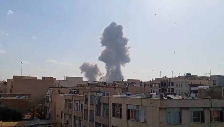 Israël et les États-Unis lancent des frappes contre l'Iran