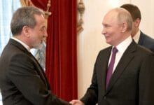 Poutine salue le courage et l’héroïsme du peuple iranien lors d’un entretien avec Araghchi