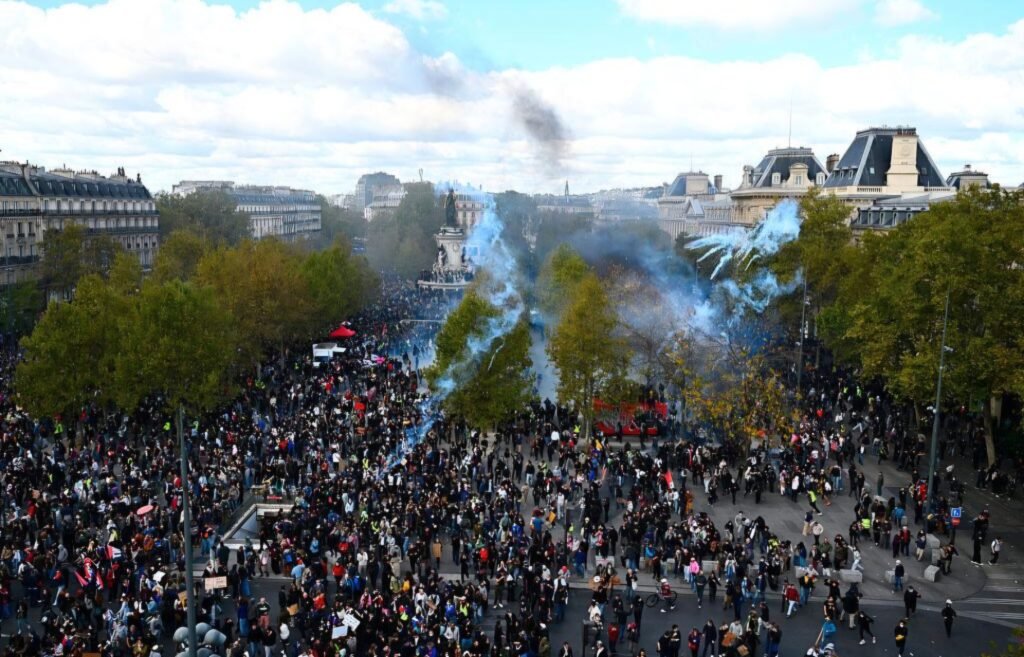 France : des manifestations dégénèrent en violences et en pillages